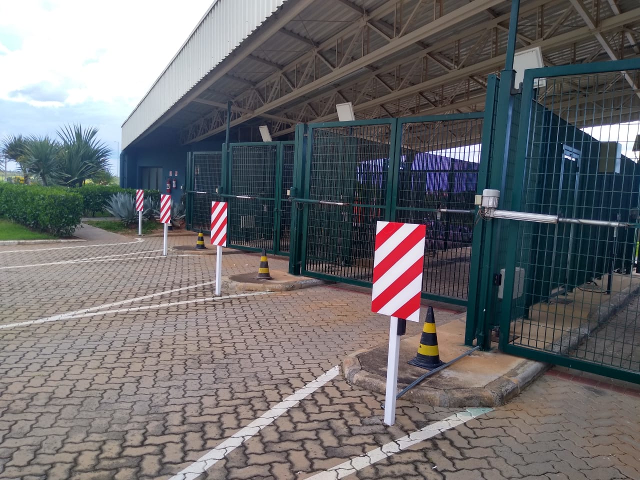 Restauração de placas de sinalização realizada pela DPaula
